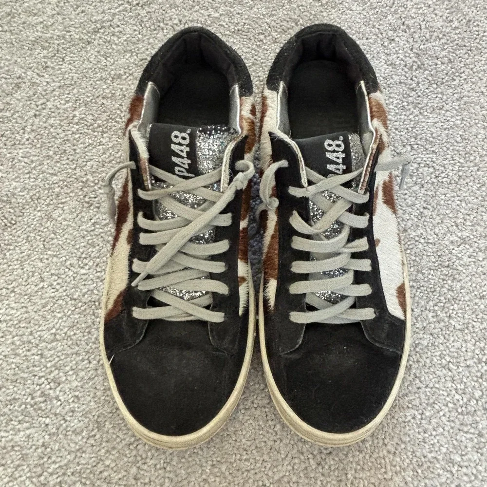 P448 Cow Print Pony Hair Tennis Shoes Womens 7 EU 37 Glitter Sneakers Surf Later